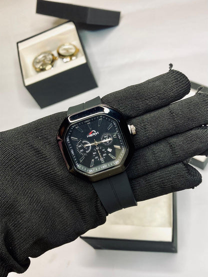 Heryi mens in black
